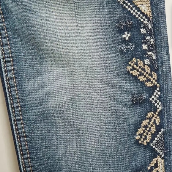 Miss Me Jean's - Picture 2 of 9